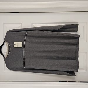 NWT. VAN HEUSEN STUDIO. MAN'S LONG SLEEVE SWEATSHIRT. SIZE L. COLOR GRAY